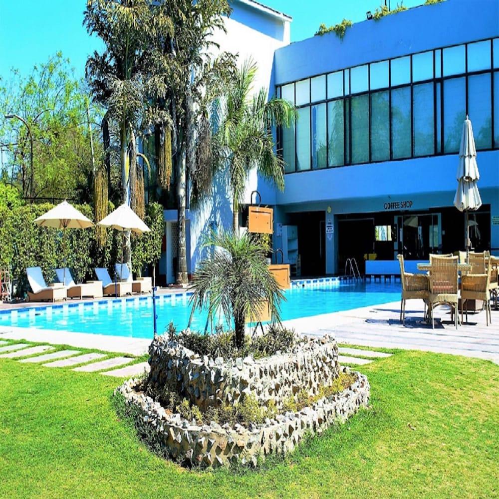 Best Western Resort Country Club Gurgaon Exterior foto