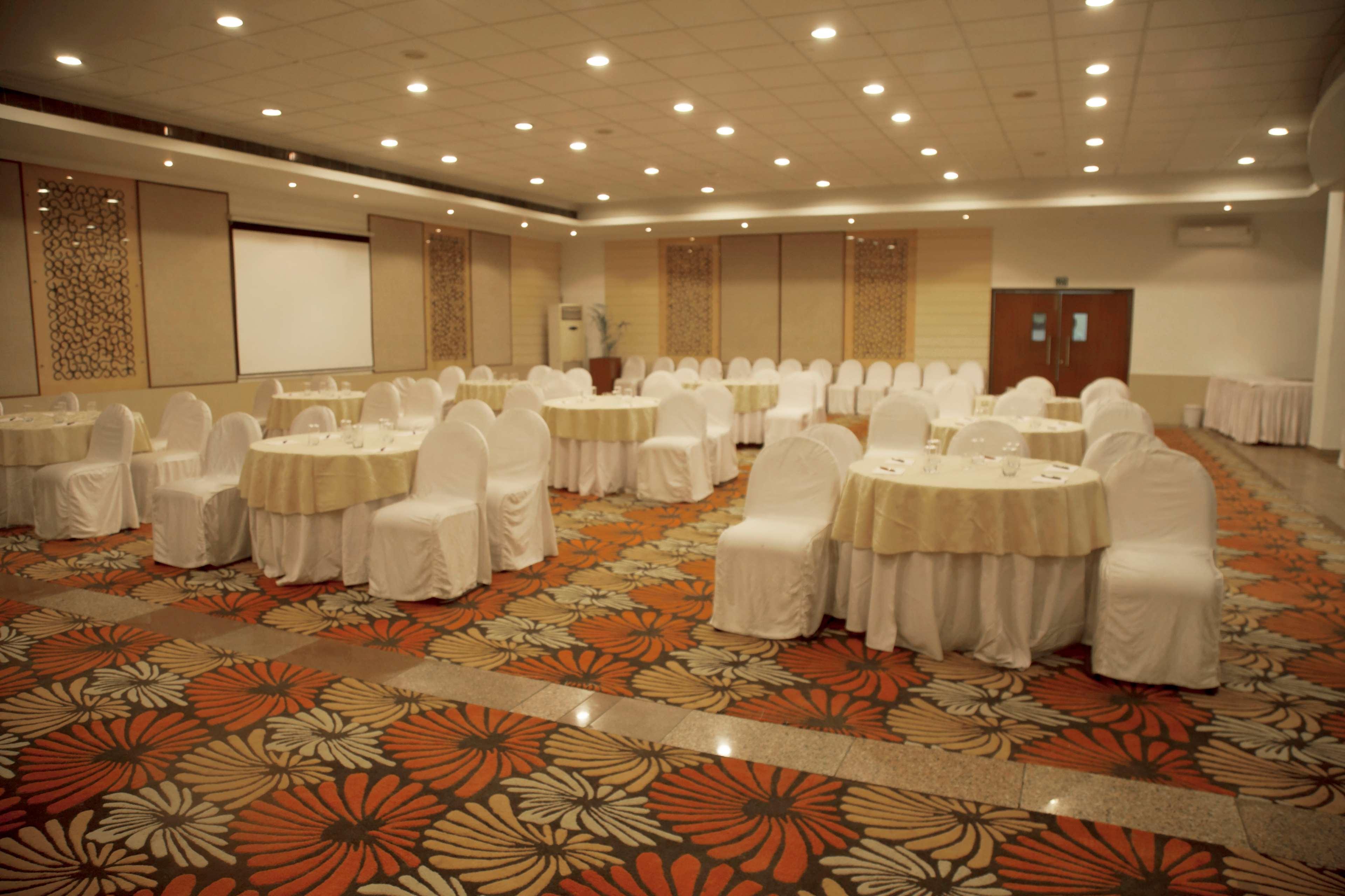 Best Western Resort Country Club Gurgaon Exterior foto