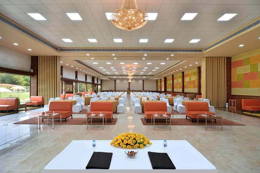Best Western Resort Country Club Gurgaon Einrichtungen foto